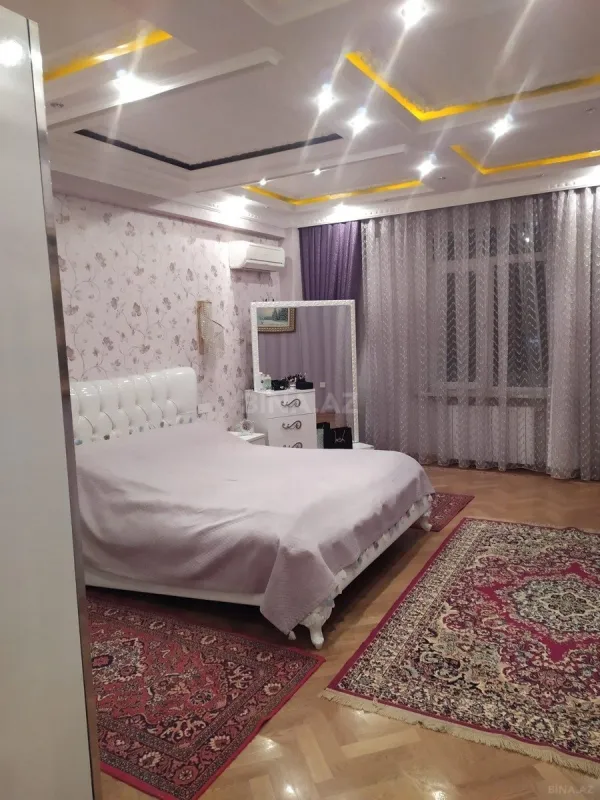 Satılır 3 otaqlı mənzil 145 m²