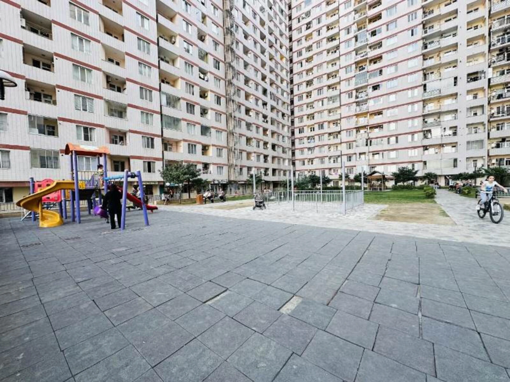 Satılır 2 otaqlı mənzil 52 m²