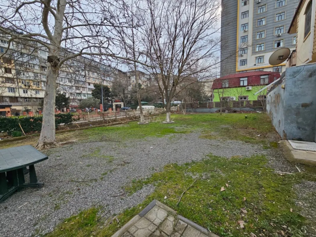 Satılır obyekt 800 m²