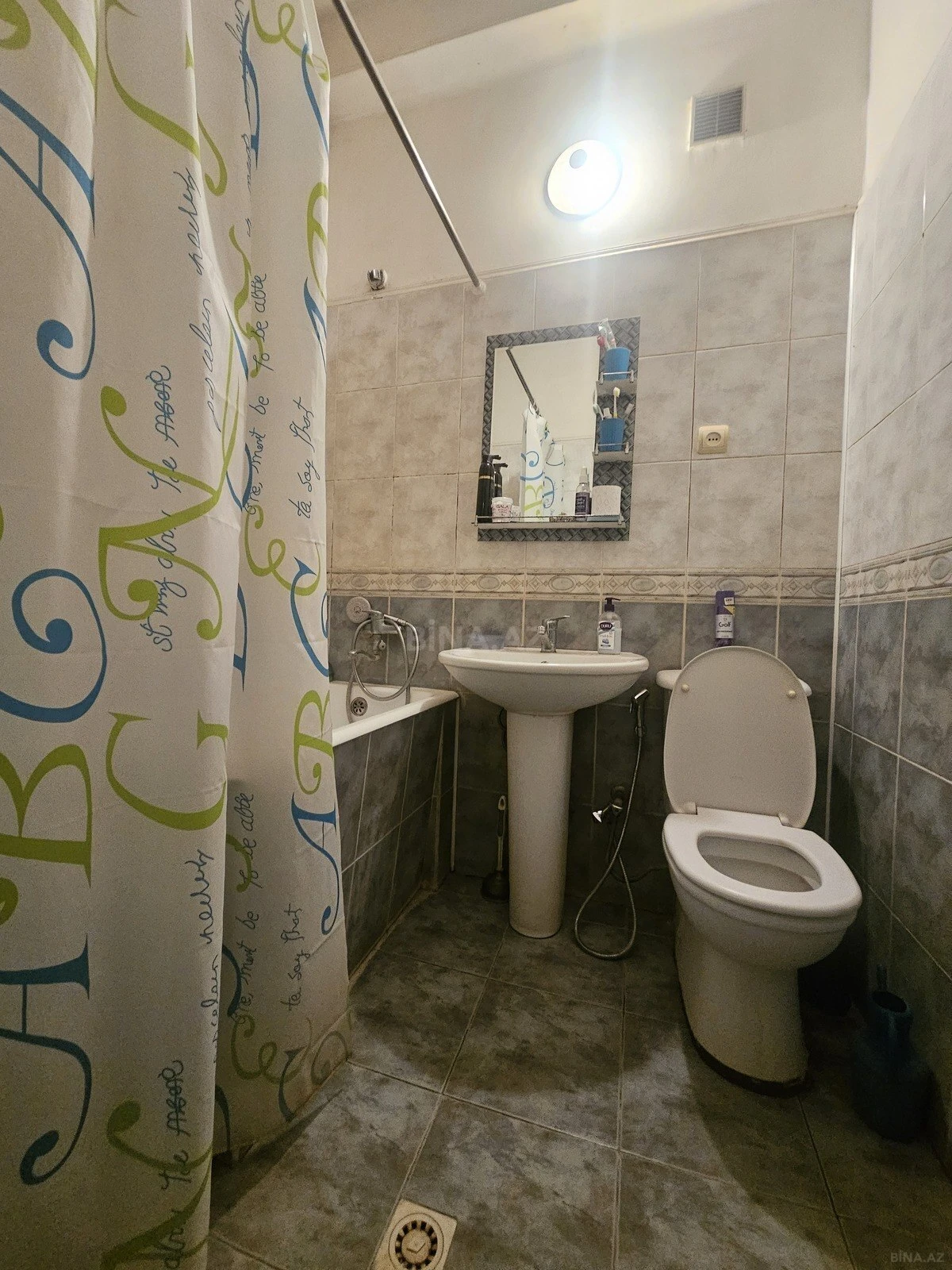Satılır 2 otaqlı mənzil 74 m²
