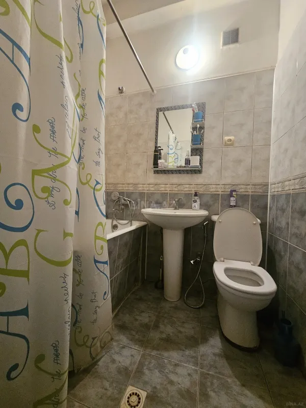 Satılır 2 otaqlı mənzil 74 m²
