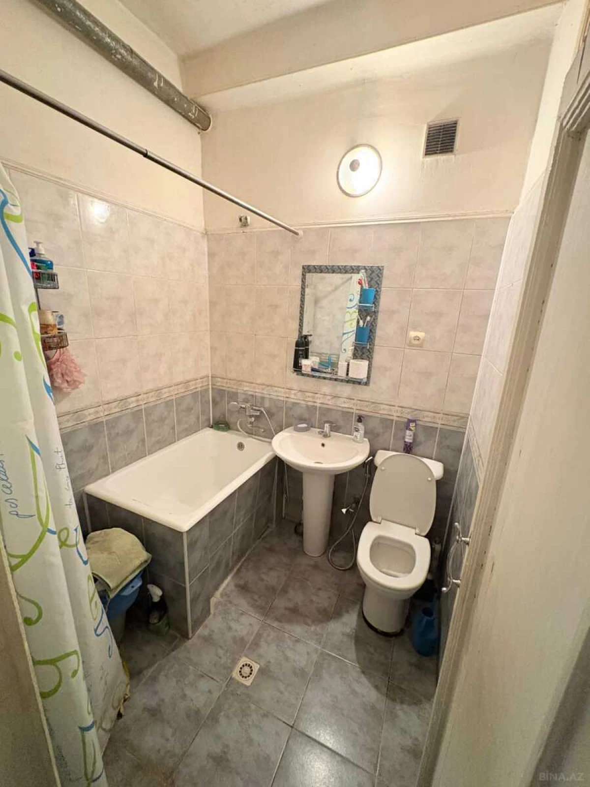 Satılır 2 otaqlı mənzil 74 m²