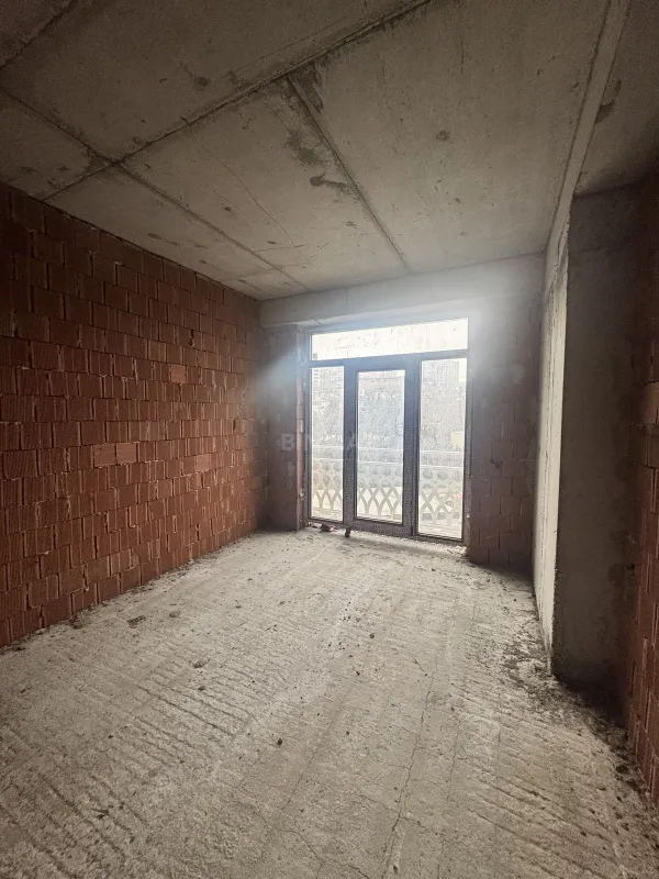 Satılır 2 otaqlı mənzil 85 m²