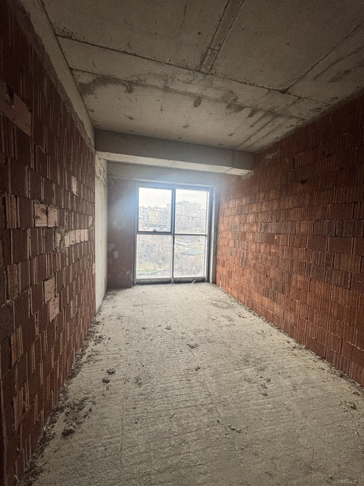 Satılır 2 otaqlı mənzil 85 m²