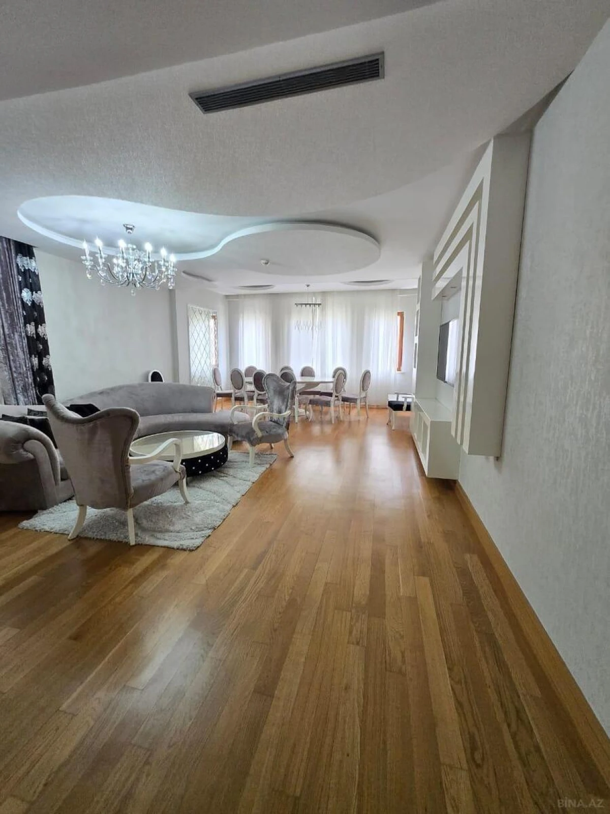 Kirayə verilir 5 otaqlı mənzil 270 m²