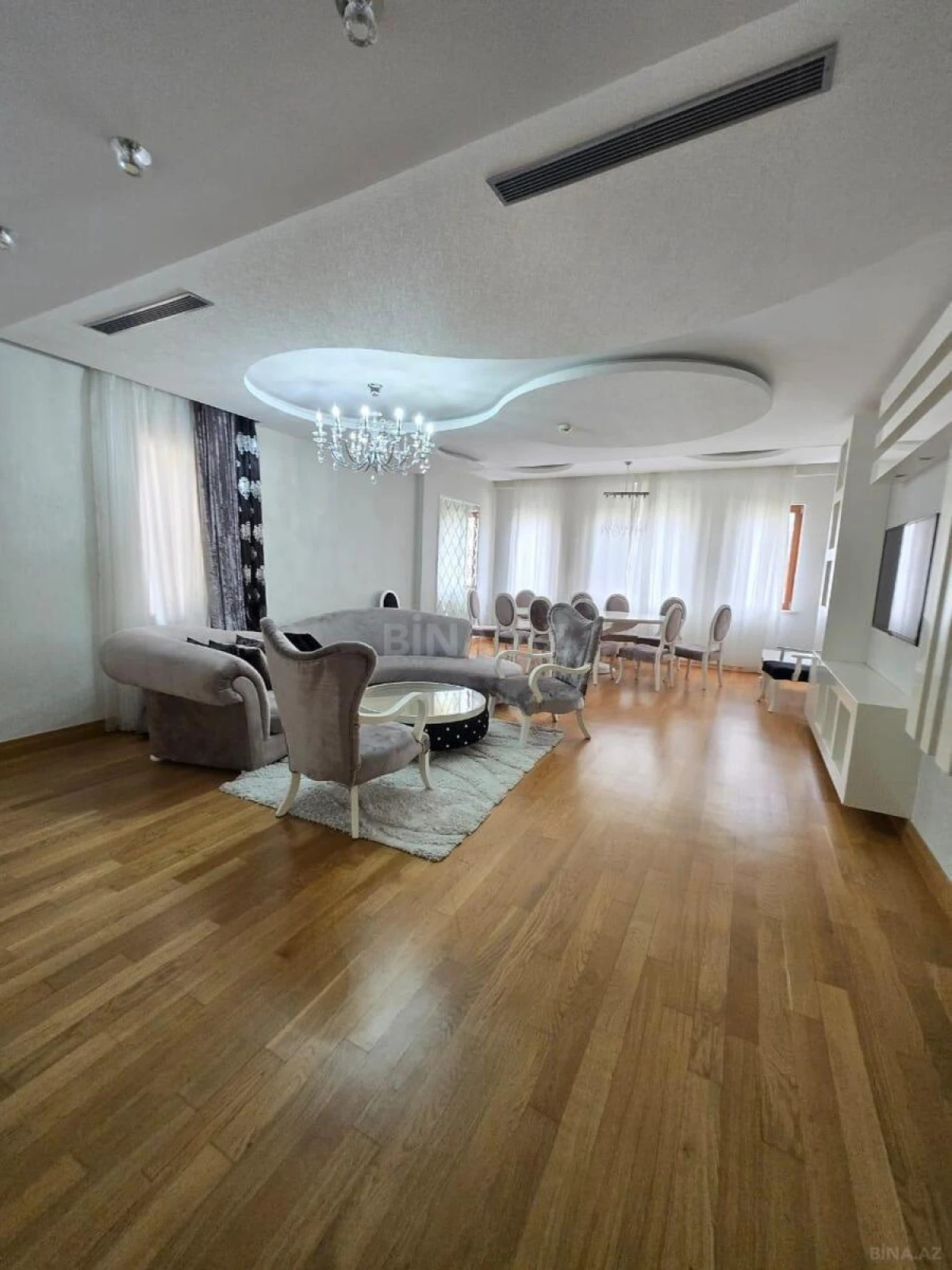 Kirayə verilir 5 otaqlı mənzil 270 m²