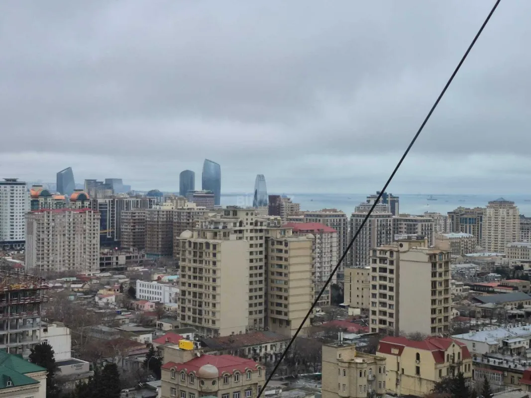 Satılır 3 otaqlı mənzil 142 m²