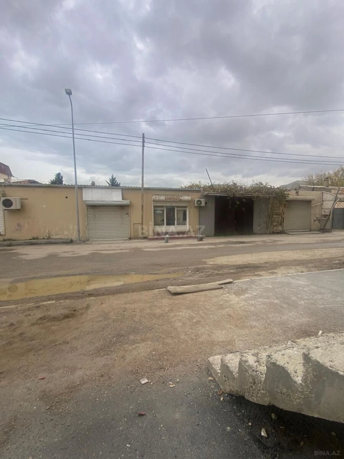 Satılır obyekt 565 m²