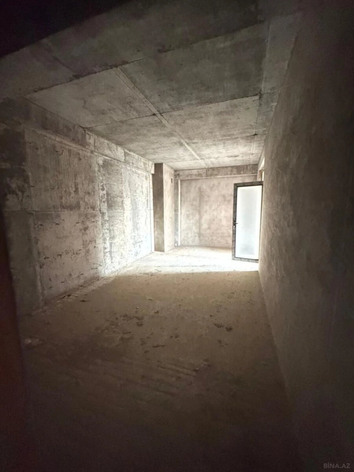 Satılır 4 otaqlı mənzil 216 m²