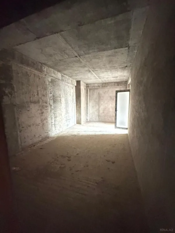 Satılır 4 otaqlı mənzil 216 m²