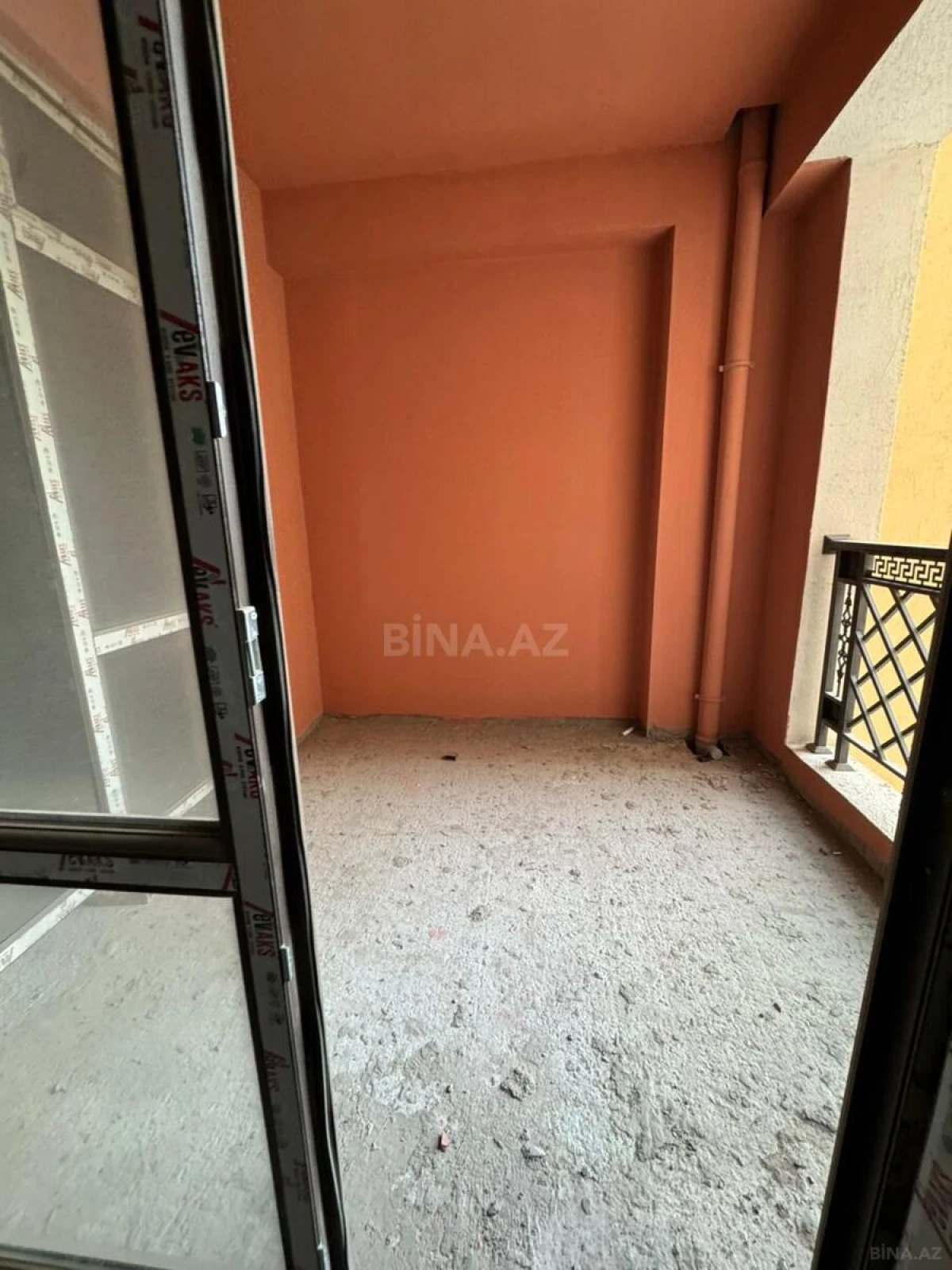 Satılır 4 otaqlı mənzil 216 m²