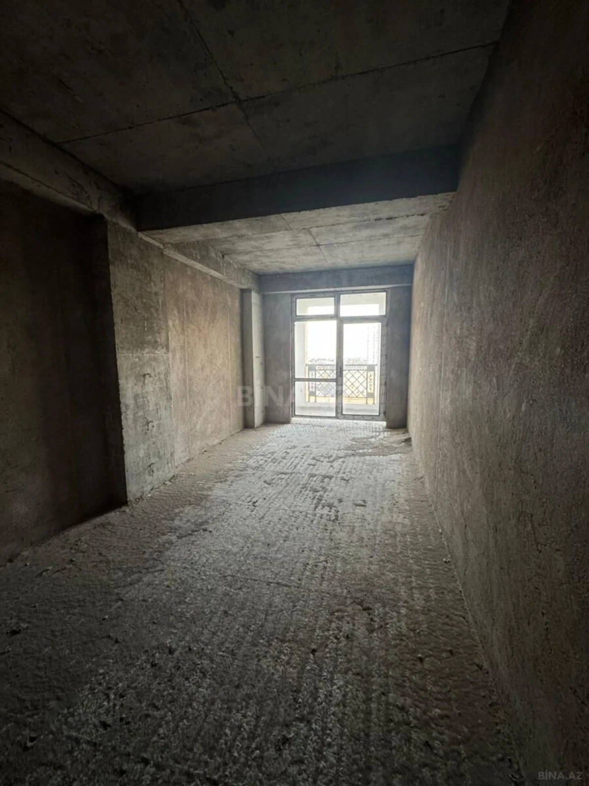 Satılır 4 otaqlı mənzil 216 m²