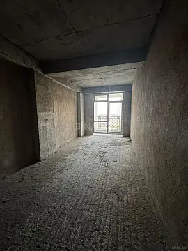 Satılır 4 otaqlı mənzil 216 m²