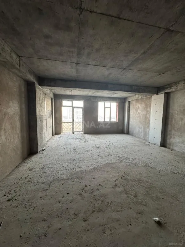 Satılır 4 otaqlı mənzil 216 m²