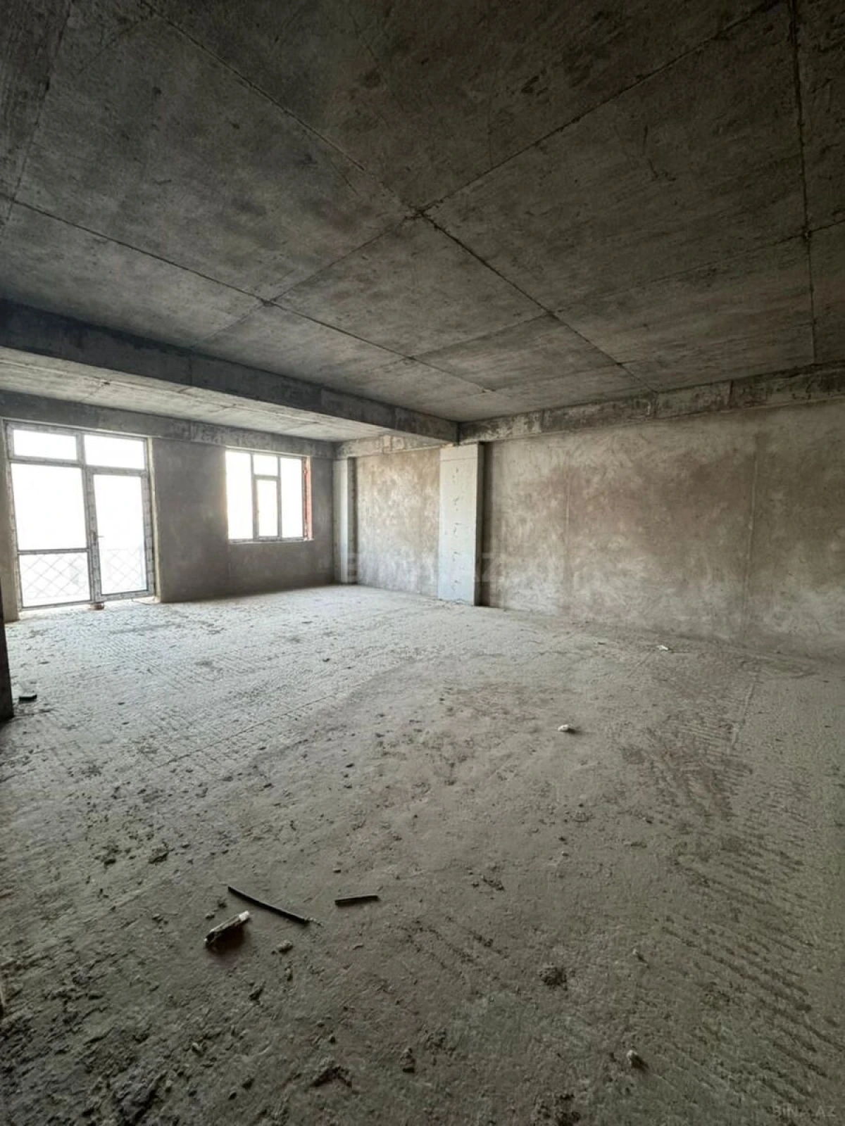Satılır 4 otaqlı mənzil 216 m²