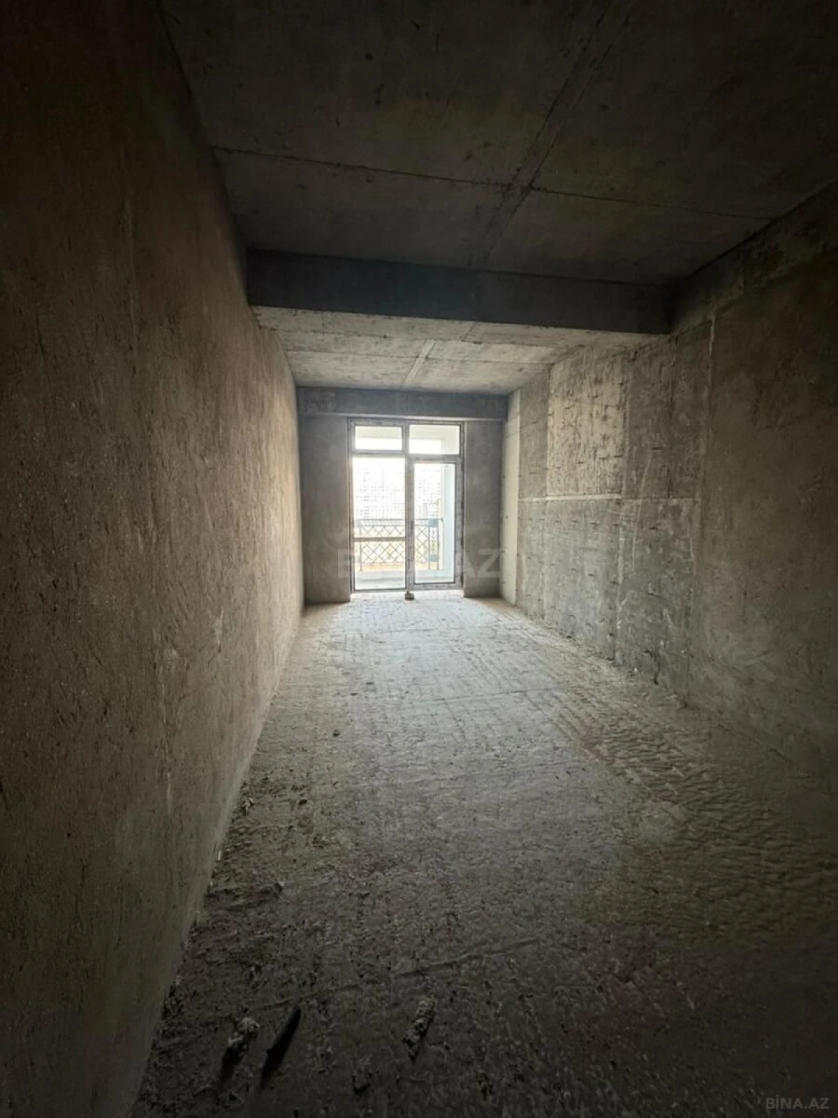 Satılır 4 otaqlı mənzil 216 m²