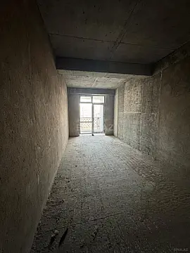 Satılır 4 otaqlı mənzil 216 m²