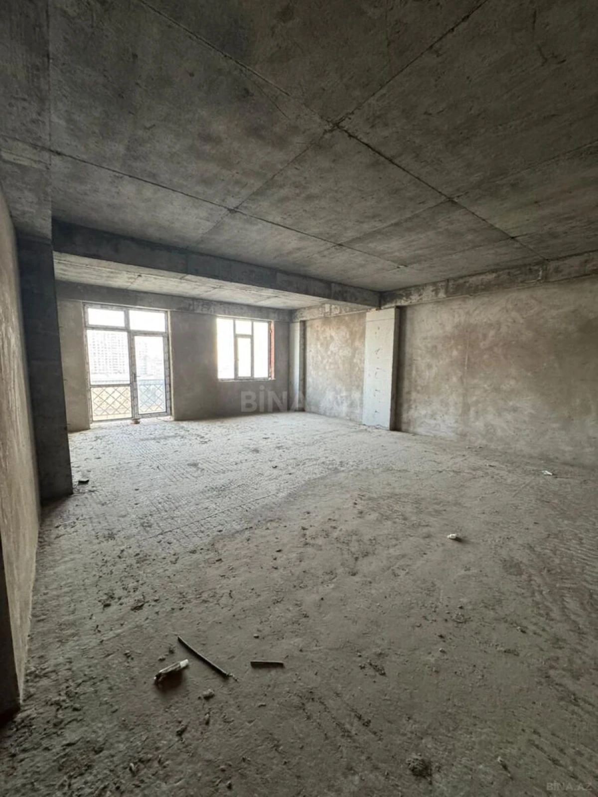 Satılır 4 otaqlı mənzil 216 m²