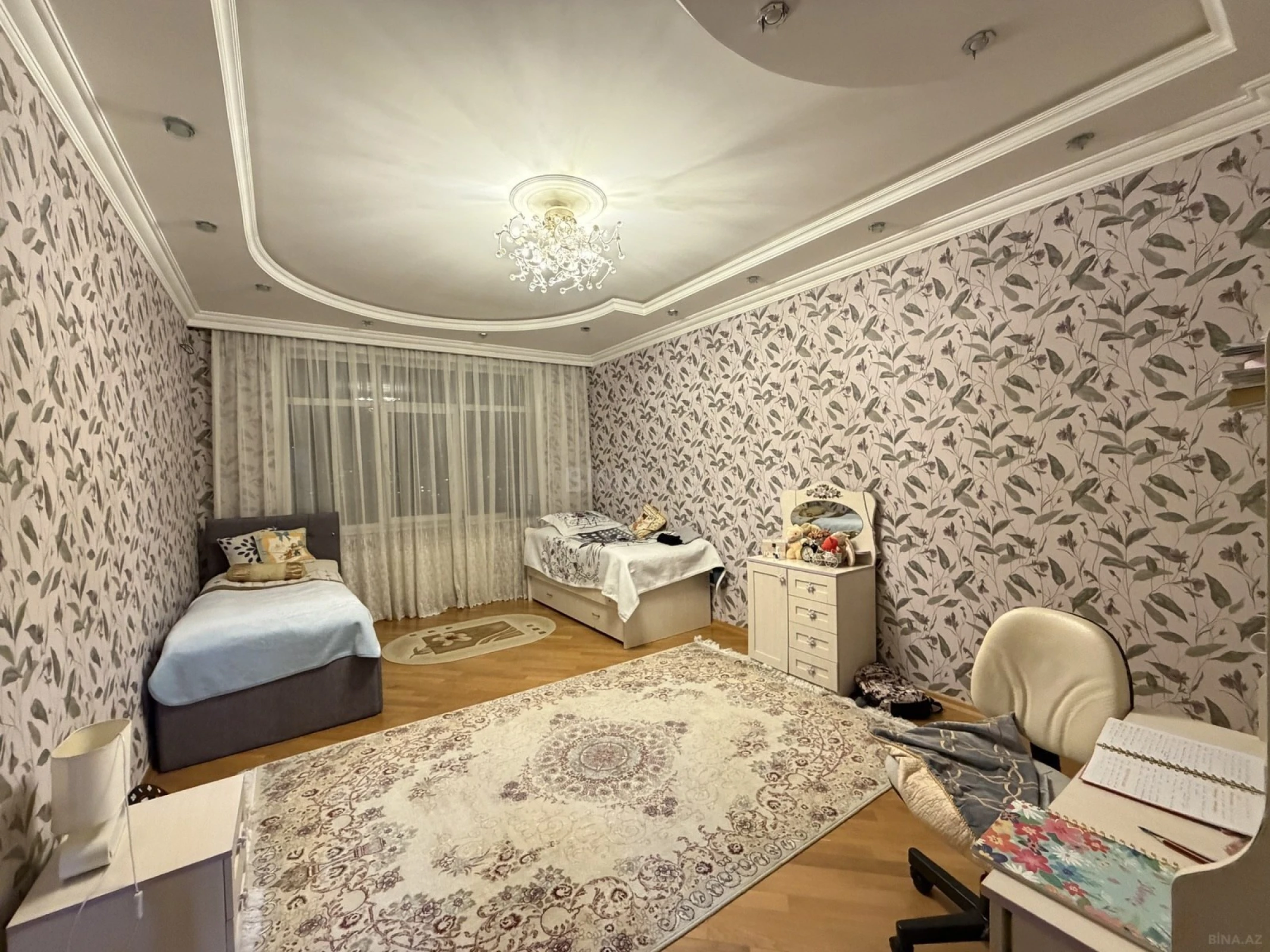 Satılır 3 otaqlı mənzil 135 m²