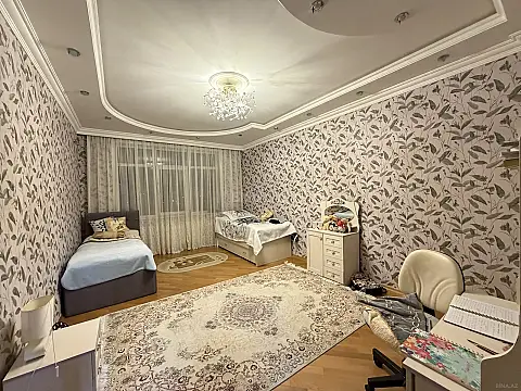 Satılır 3 otaqlı mənzil 135 m²
