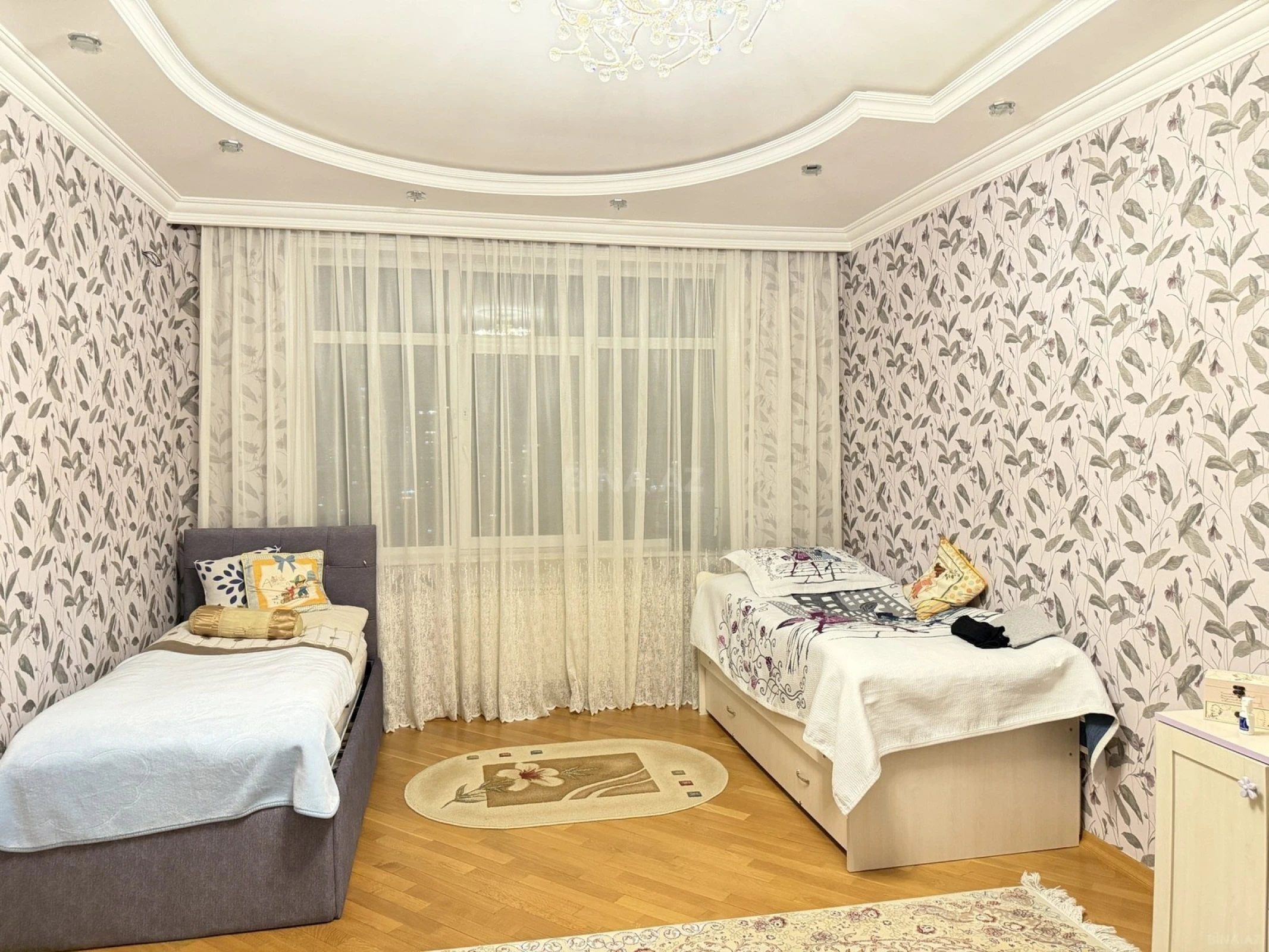 Satılır 3 otaqlı mənzil 135 m²