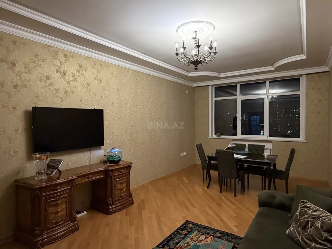 Satılır 3 otaqlı mənzil 135 m²