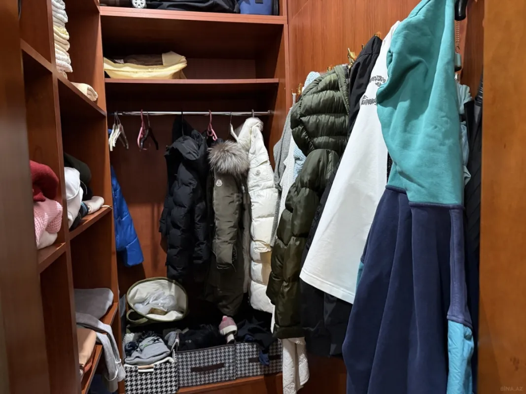 Satılır 3 otaqlı mənzil 135 m²