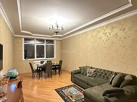 Satılır 3 otaqlı mənzil 135 m²