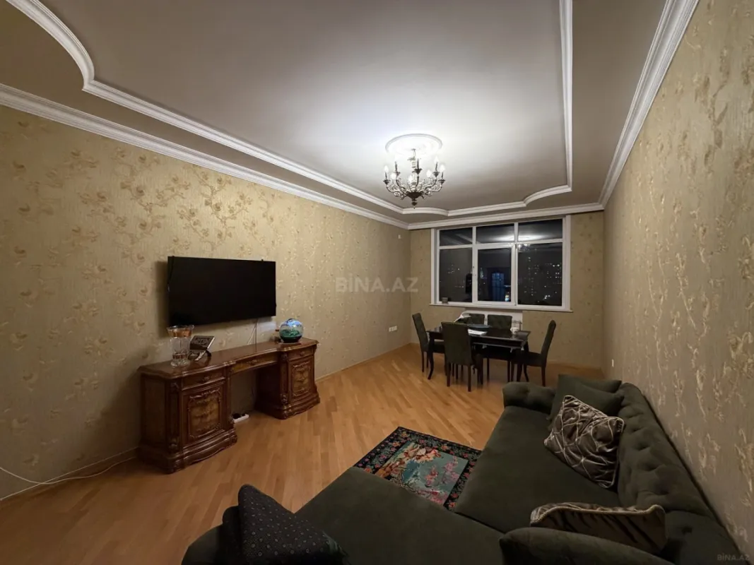 Satılır 3 otaqlı mənzil 135 m²