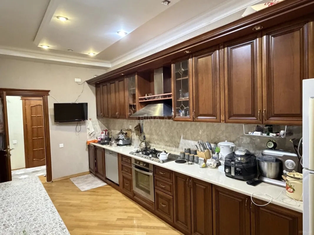 Satılır 3 otaqlı mənzil 135 m²