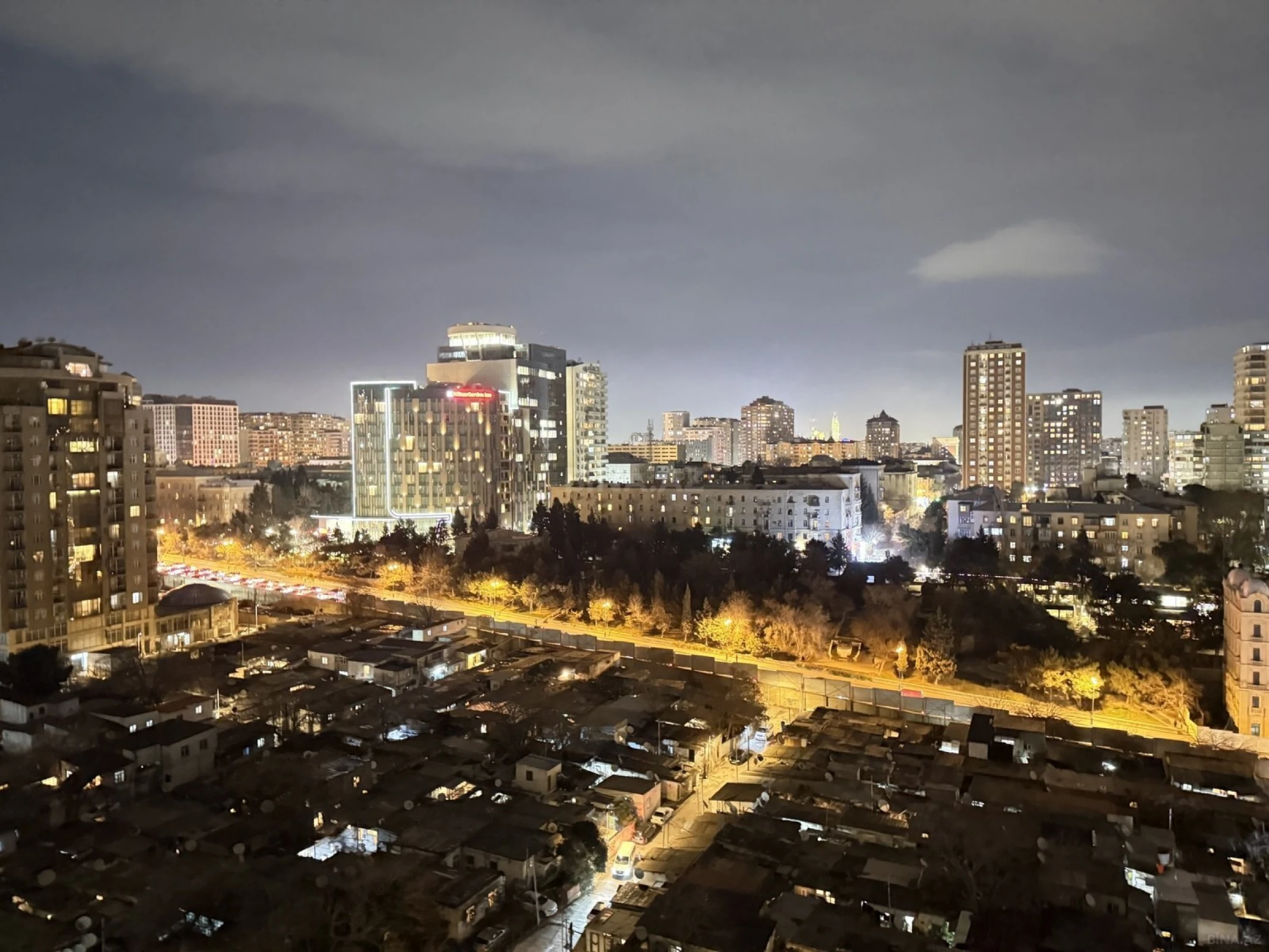 Satılır 3 otaqlı mənzil 135 m²