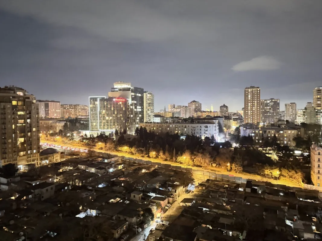 Satılır 3 otaqlı mənzil 135 m²