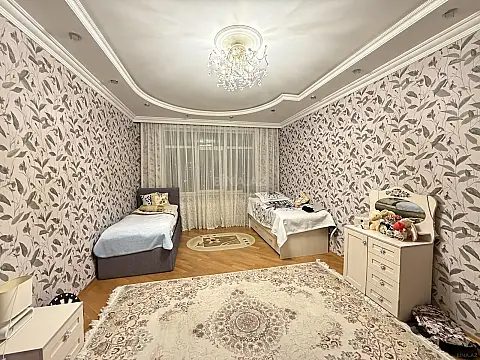 Satılır 3 otaqlı mənzil 135 m²