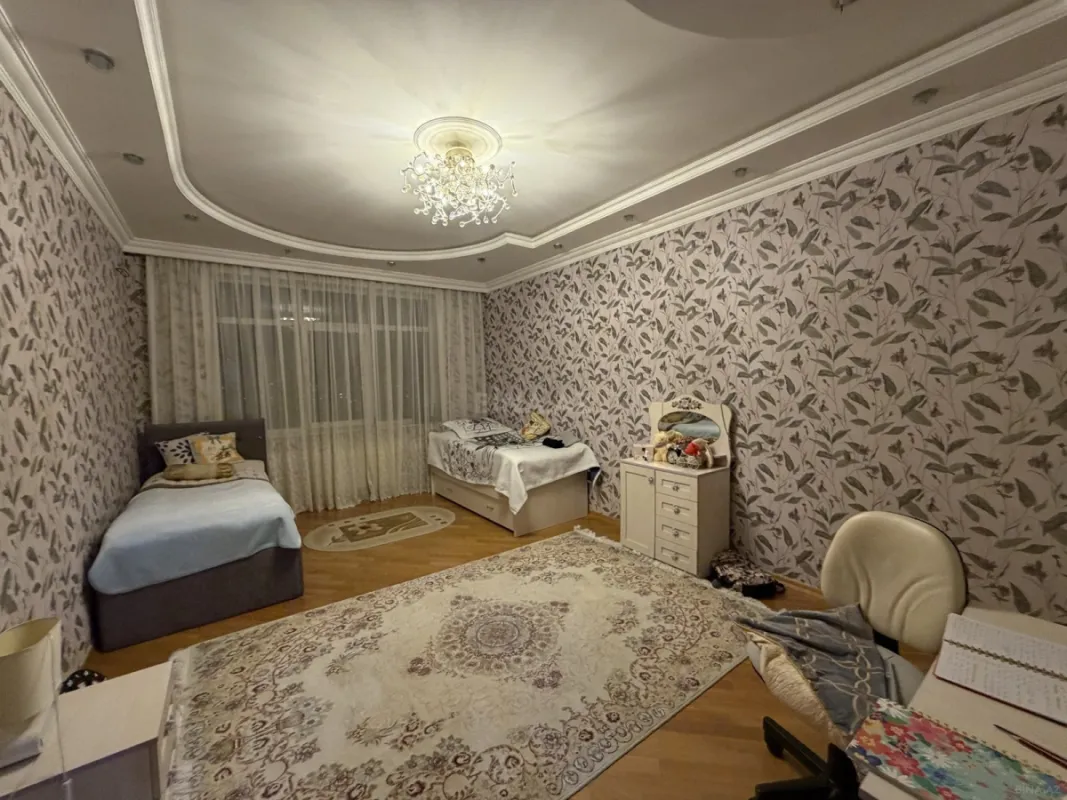 Satılır 3 otaqlı mənzil 135 m²