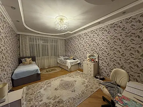 Satılır 3 otaqlı mənzil 135 m²