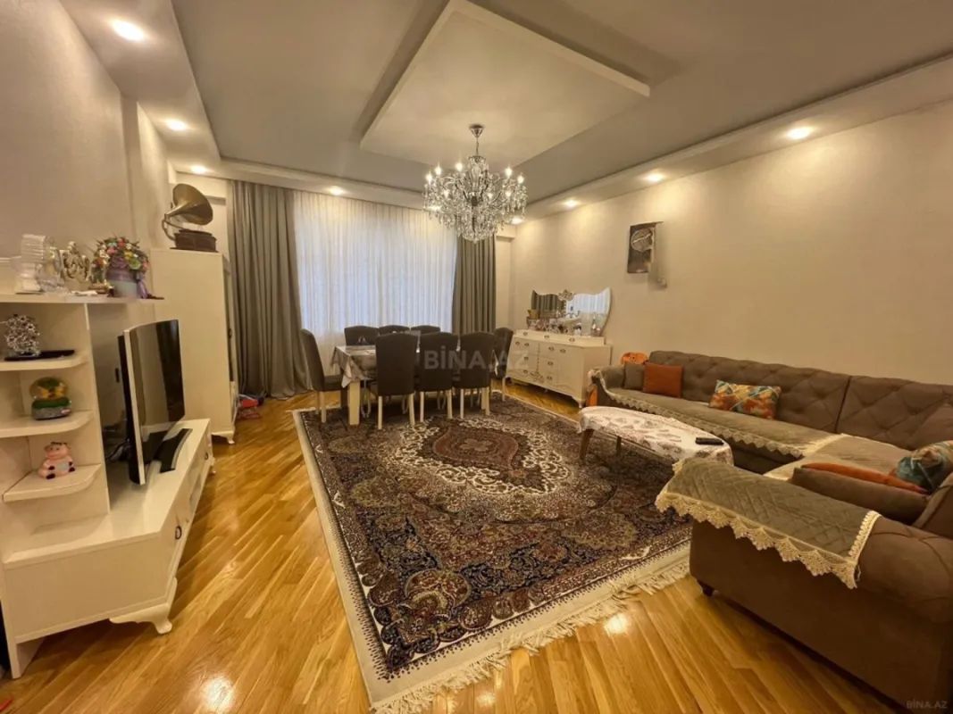 Satılır 2 otaqlı mənzil 111 m²