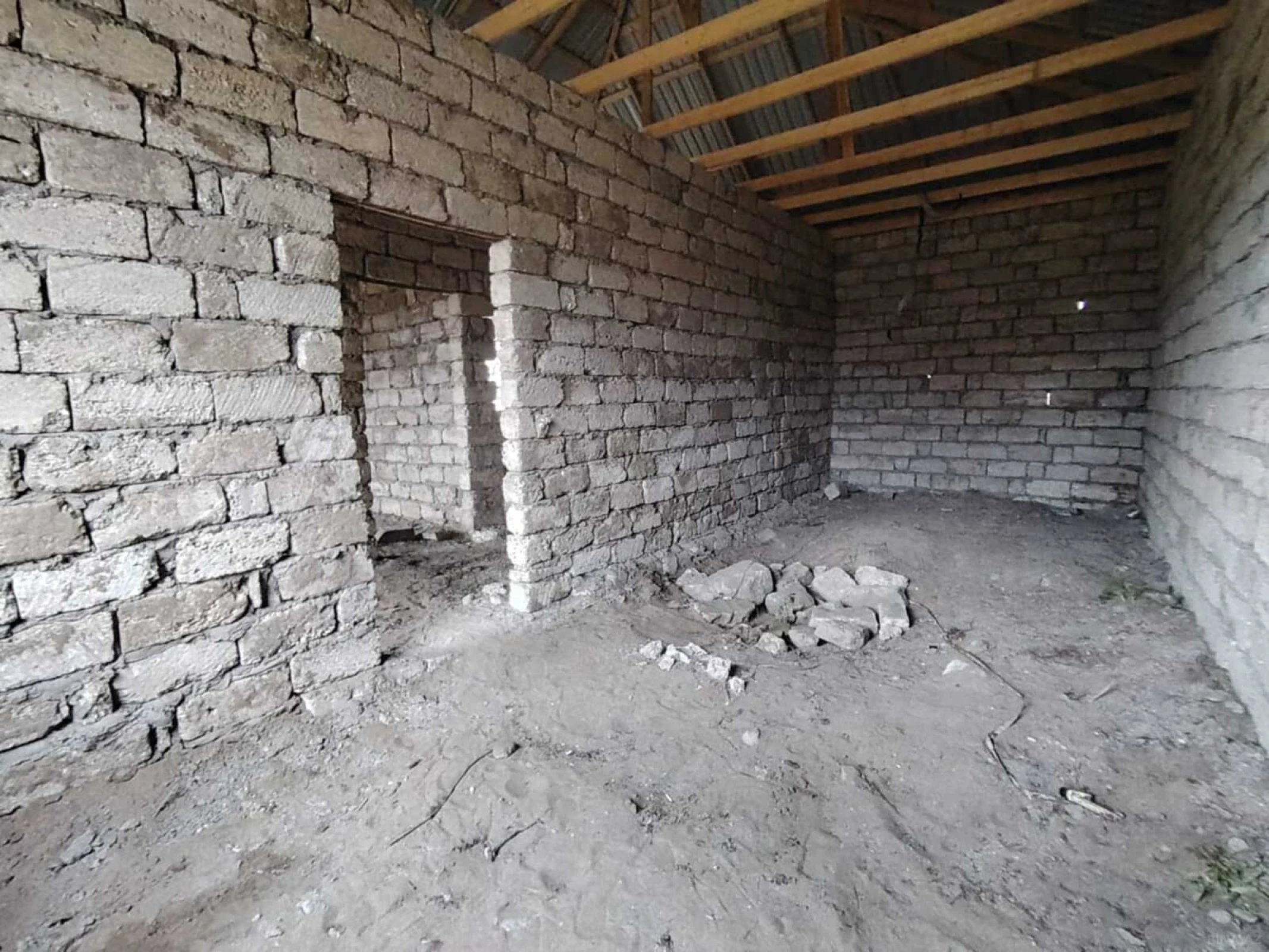 Satılır 2 otaqlı həyət evi 90 m²