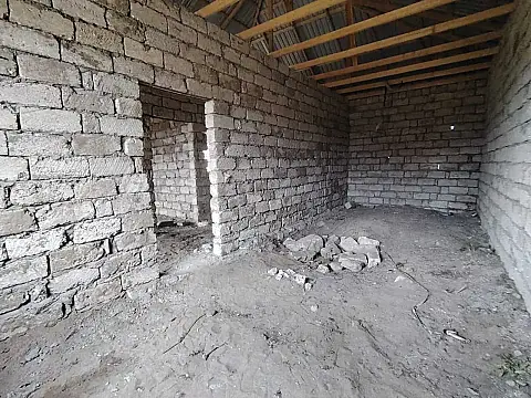 Satılır 2 otaqlı həyət evi 90 m²