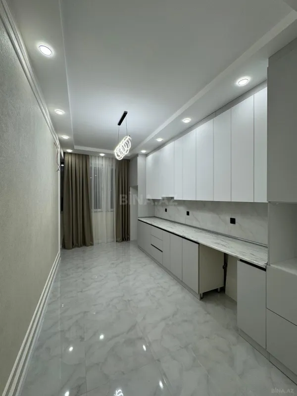 Satılır 3 otaqlı mənzil 135 m²