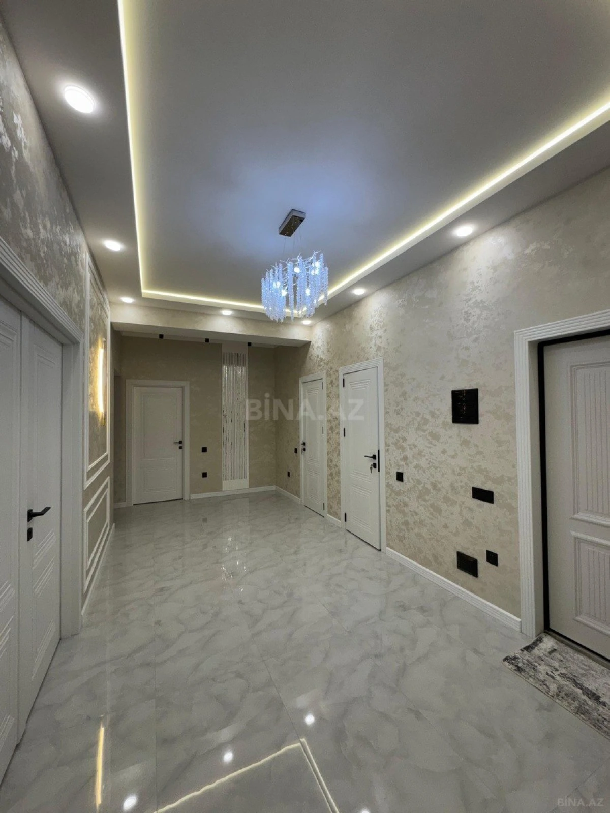 Satılır 3 otaqlı mənzil 135 m²