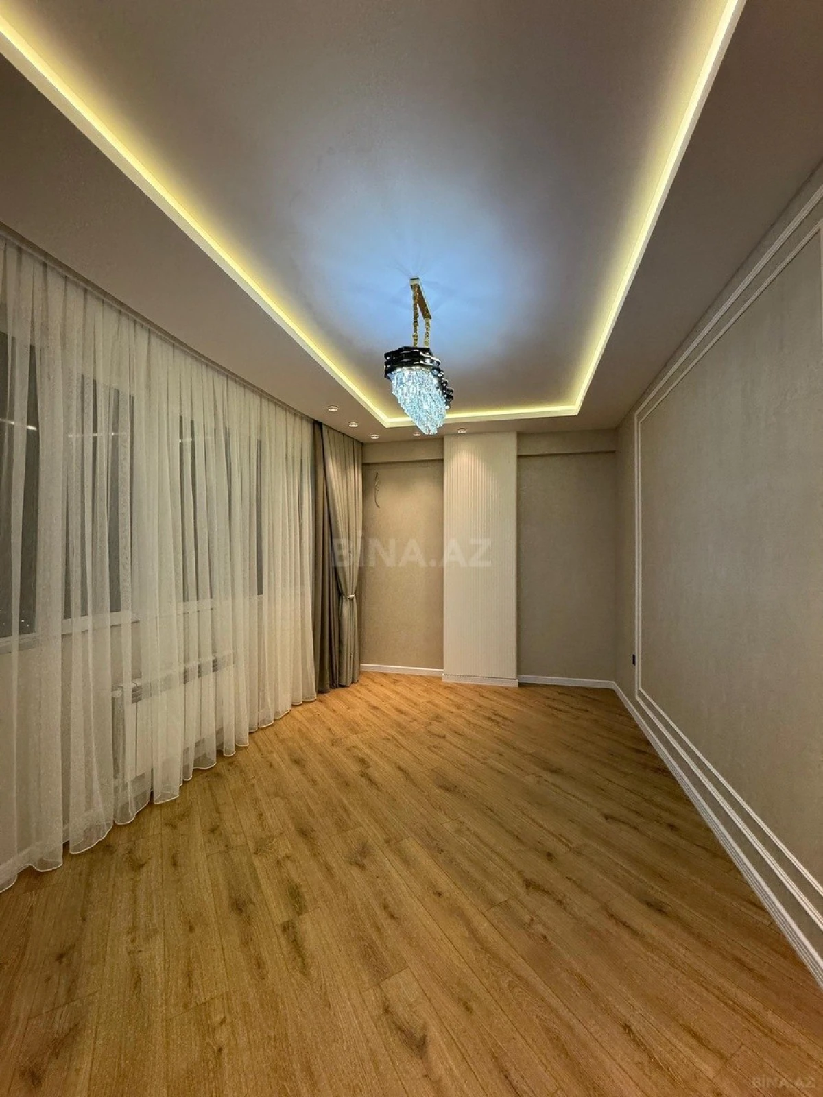 Satılır 3 otaqlı mənzil 135 m²