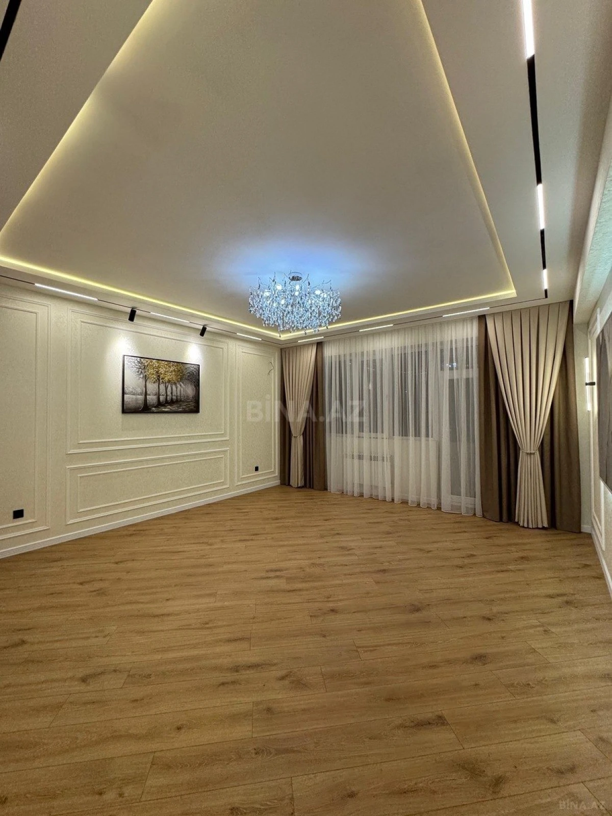 Satılır 3 otaqlı mənzil 135 m²