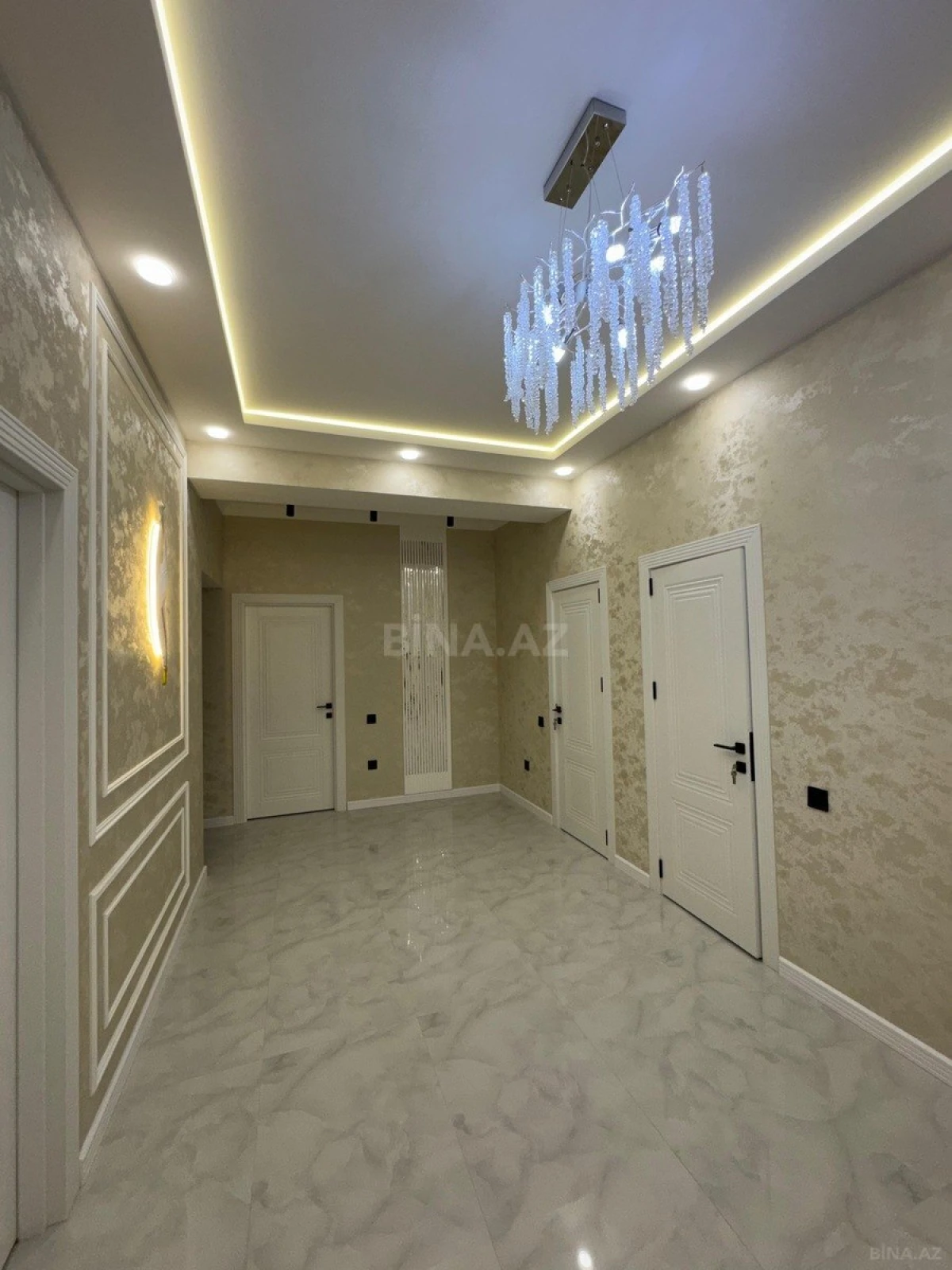 Satılır 3 otaqlı mənzil 135 m²