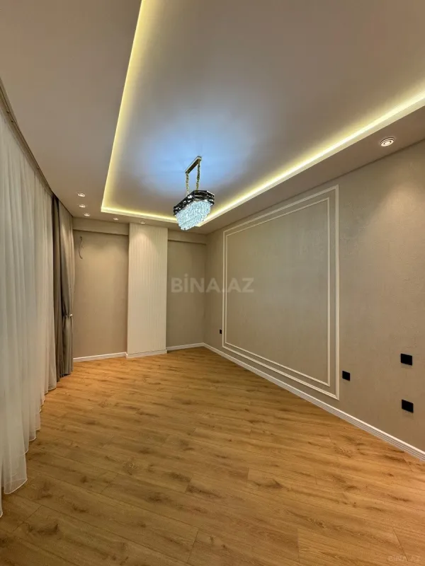 Satılır 3 otaqlı mənzil 135 m²