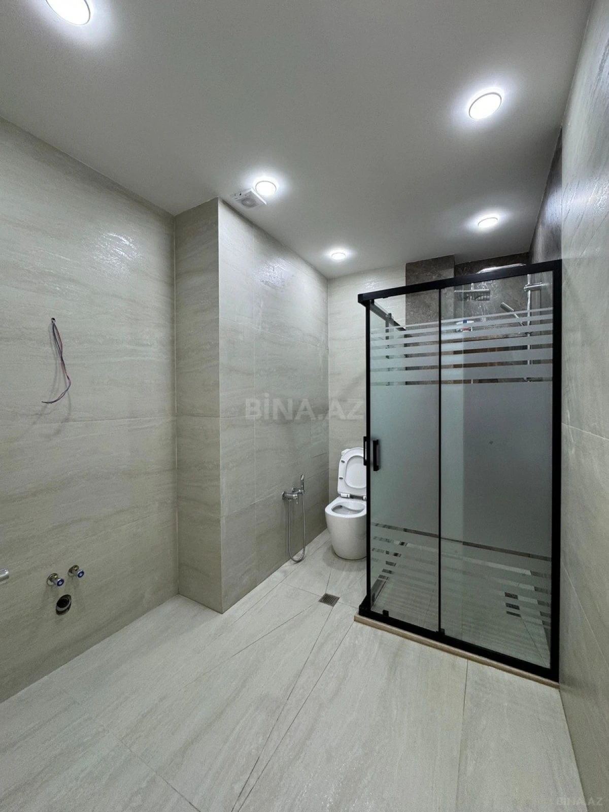 Satılır 3 otaqlı mənzil 135 m²