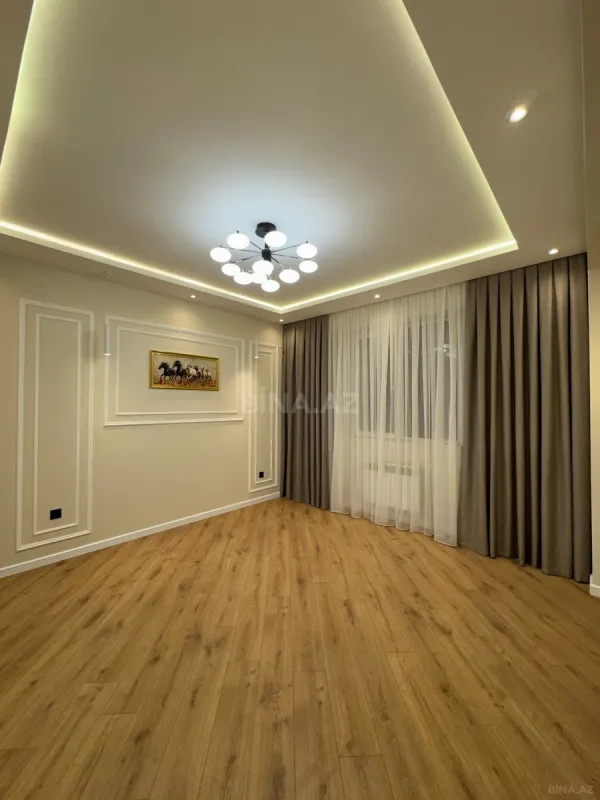 Satılır 3 otaqlı mənzil 135 m²