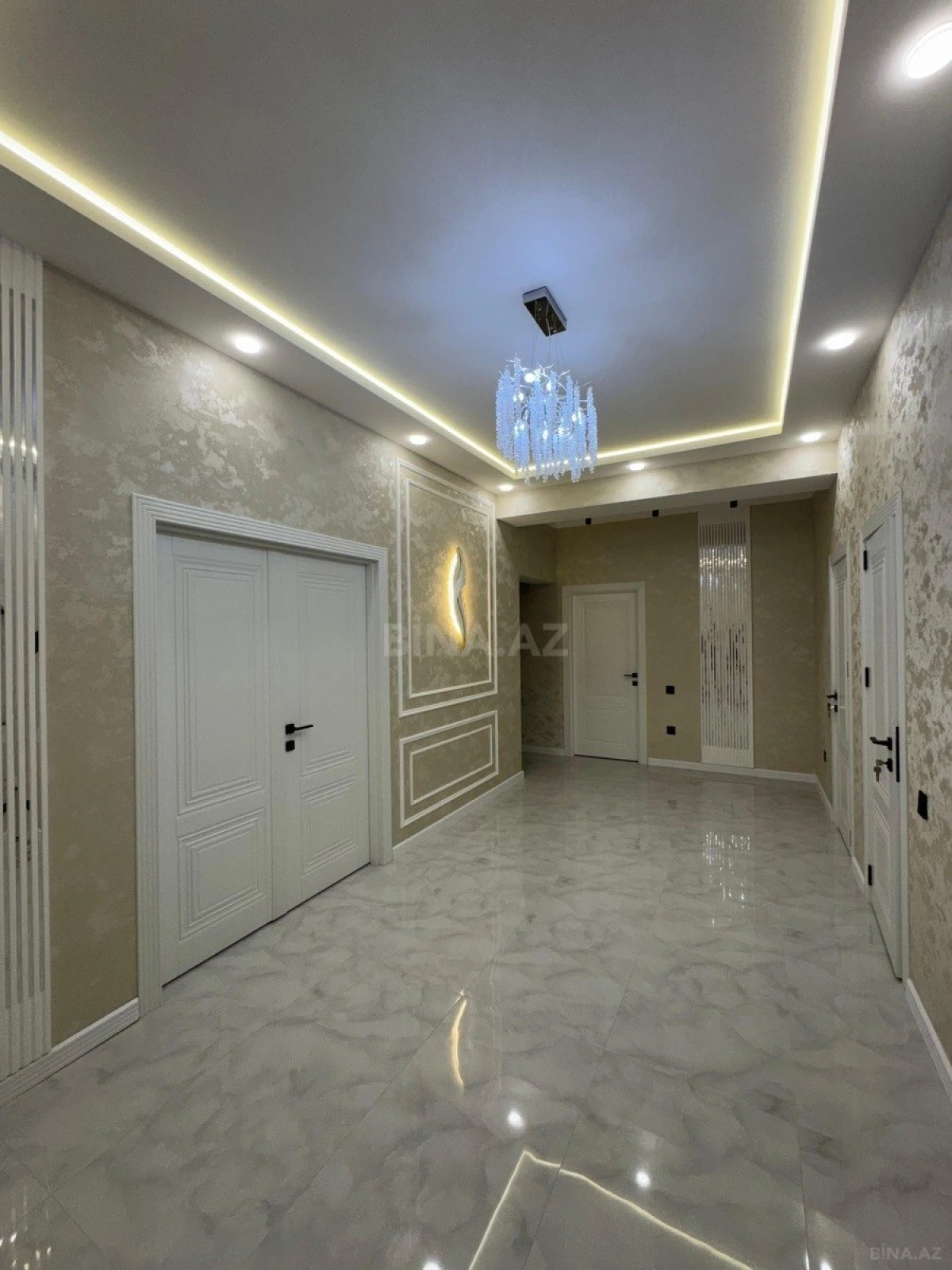 Satılır 3 otaqlı mənzil 135 m²