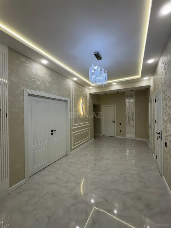 Satılır 3 otaqlı mənzil 135 m²
