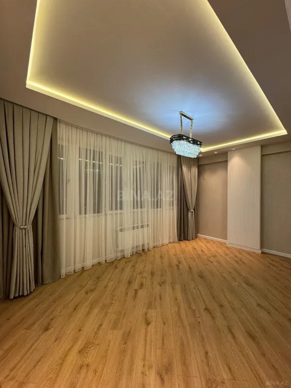 Satılır 3 otaqlı mənzil 135 m²