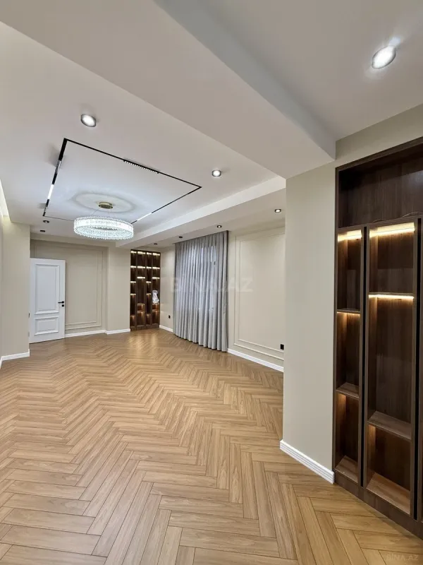 Satılır 4 otaqlı mənzil 140 m²